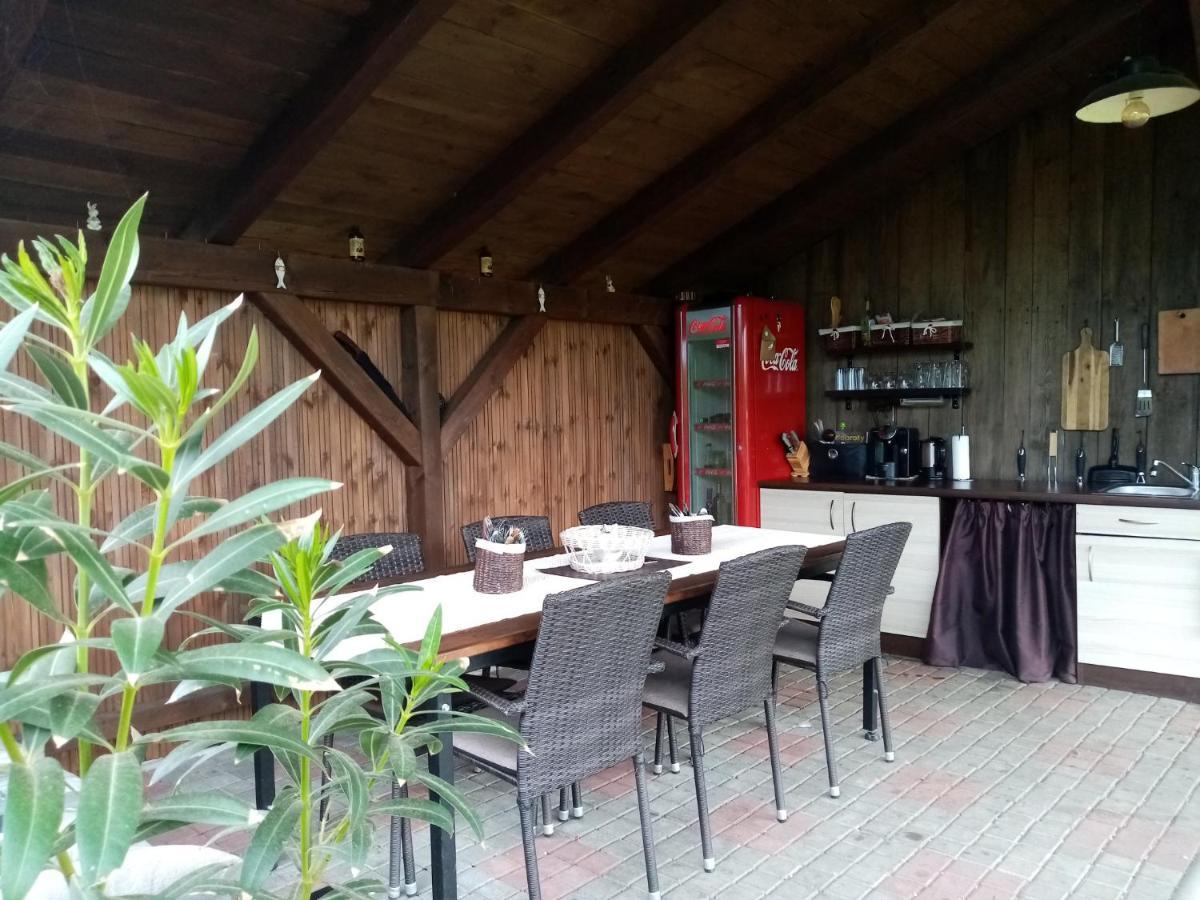 MiJa apartmán s VINNÝM SKLÍPKEM, zahradou a grilem Kájov Exterior foto