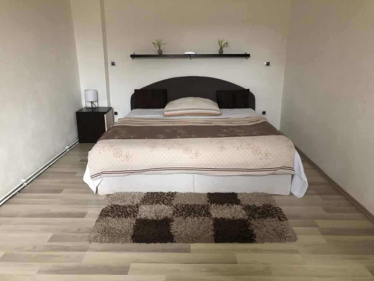 MiJa apartmán s VINNÝM SKLÍPKEM, zahradou a grilem Kájov Exterior foto
