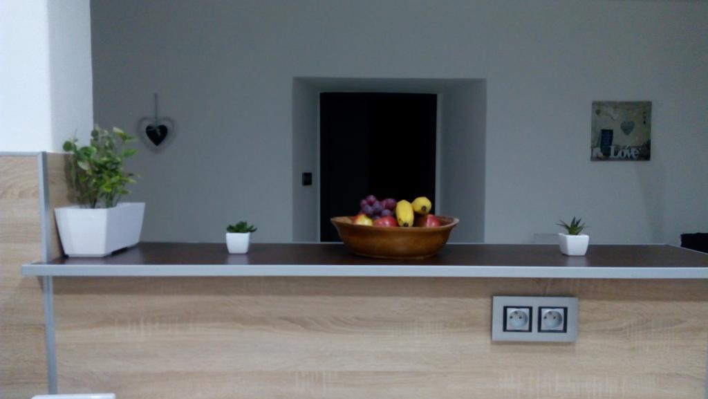 MiJa apartmán s VINNÝM SKLÍPKEM, zahradou a grilem Kájov Exterior foto